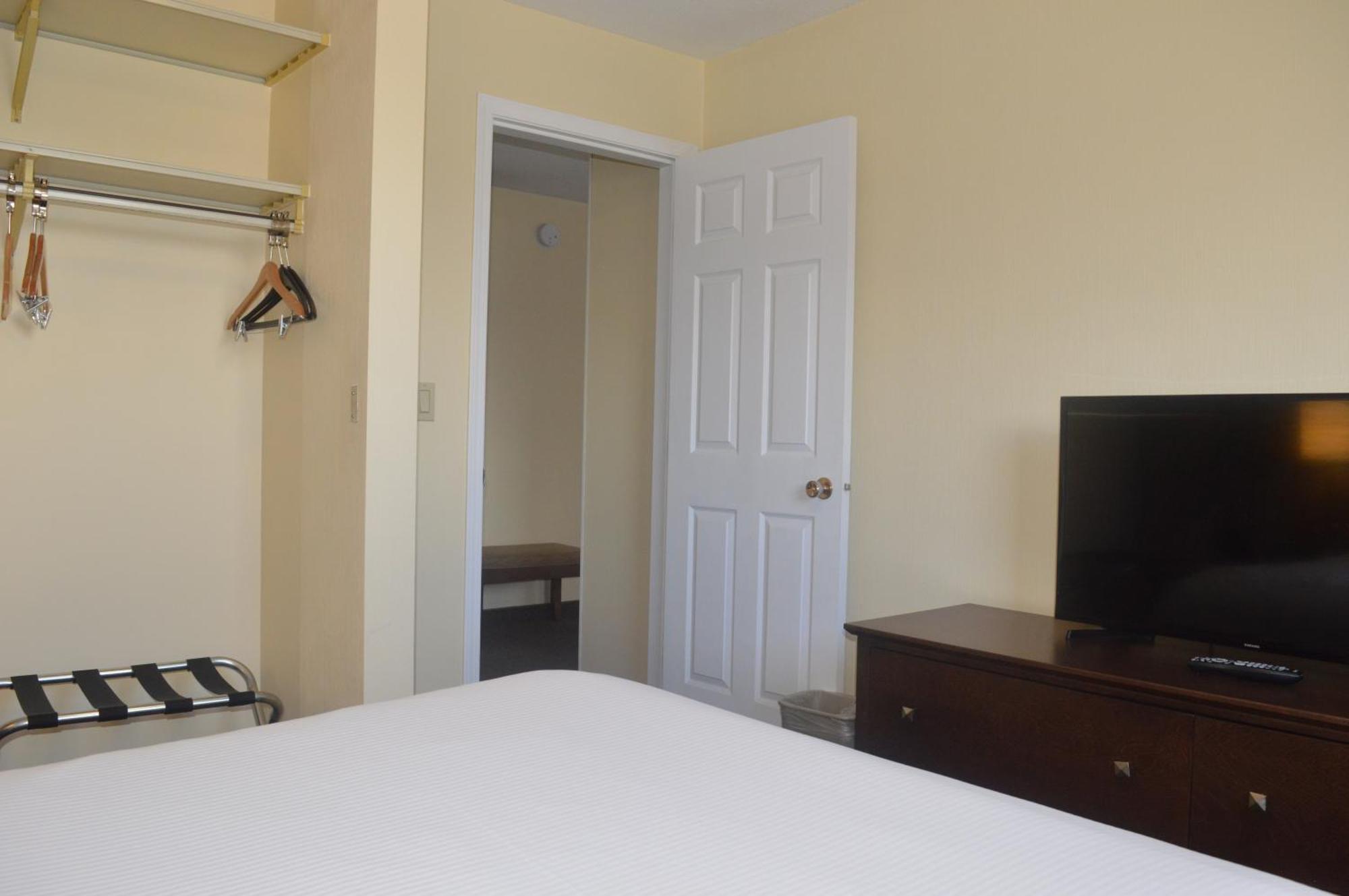 Siesta Suites Kelowna Dış mekan fotoğraf
