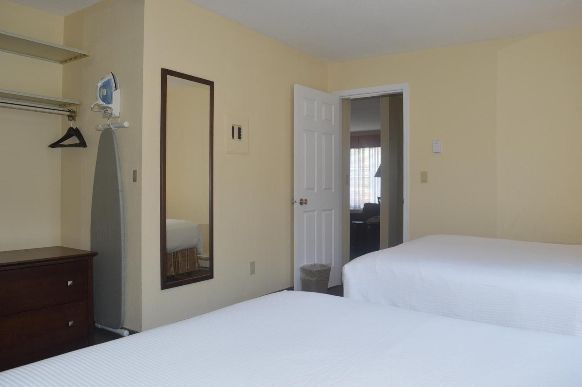 Siesta Suites Kelowna Dış mekan fotoğraf