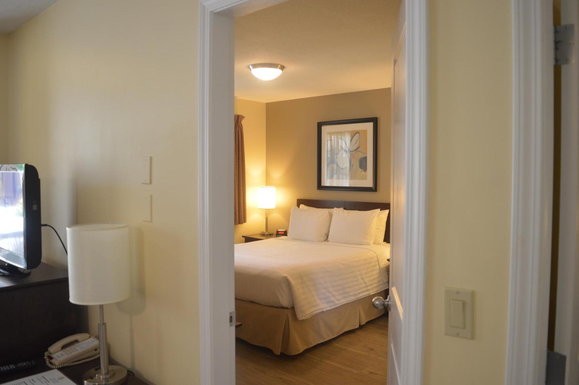 Siesta Suites Kelowna Dış mekan fotoğraf