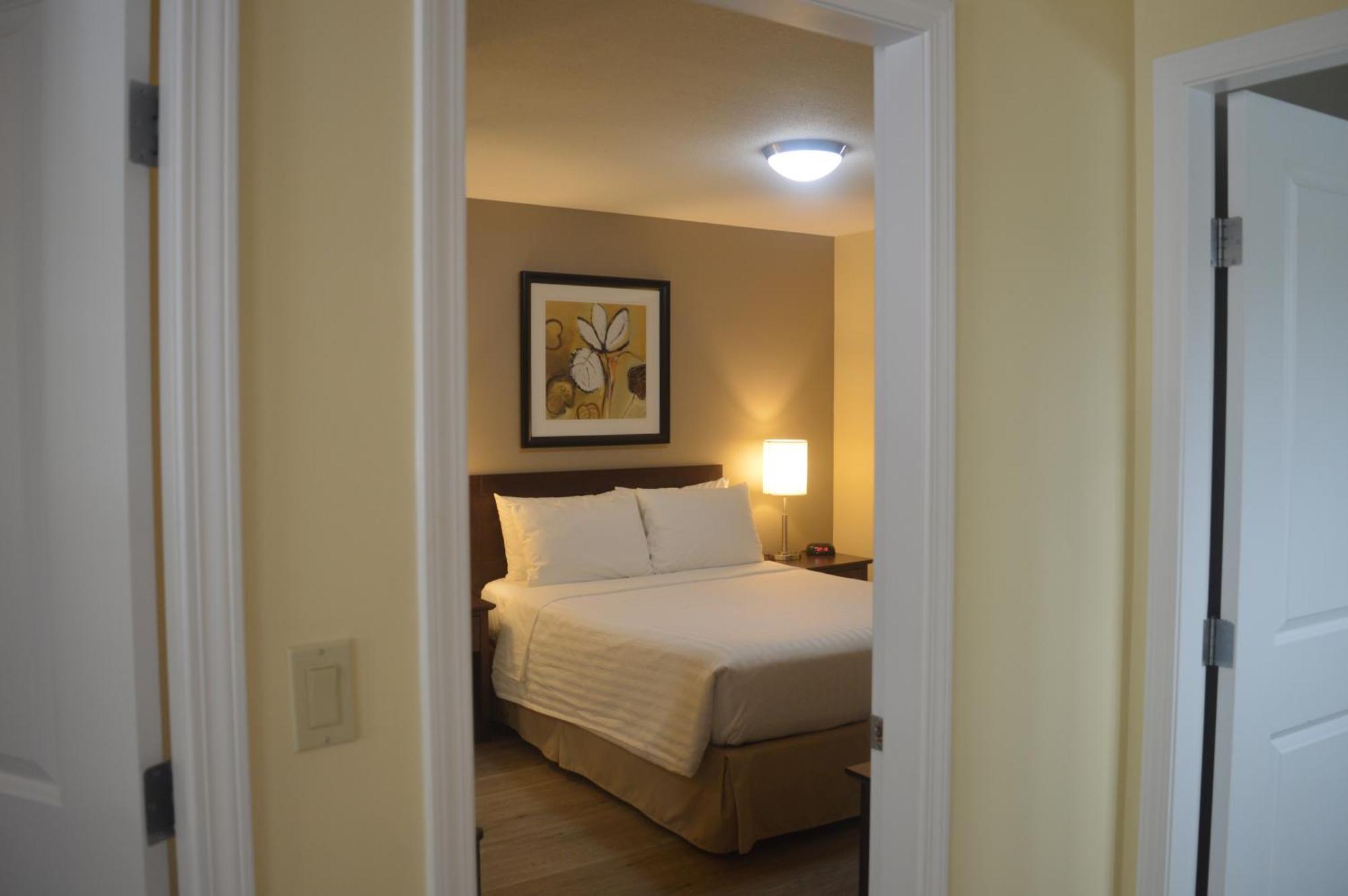 Siesta Suites Kelowna Dış mekan fotoğraf