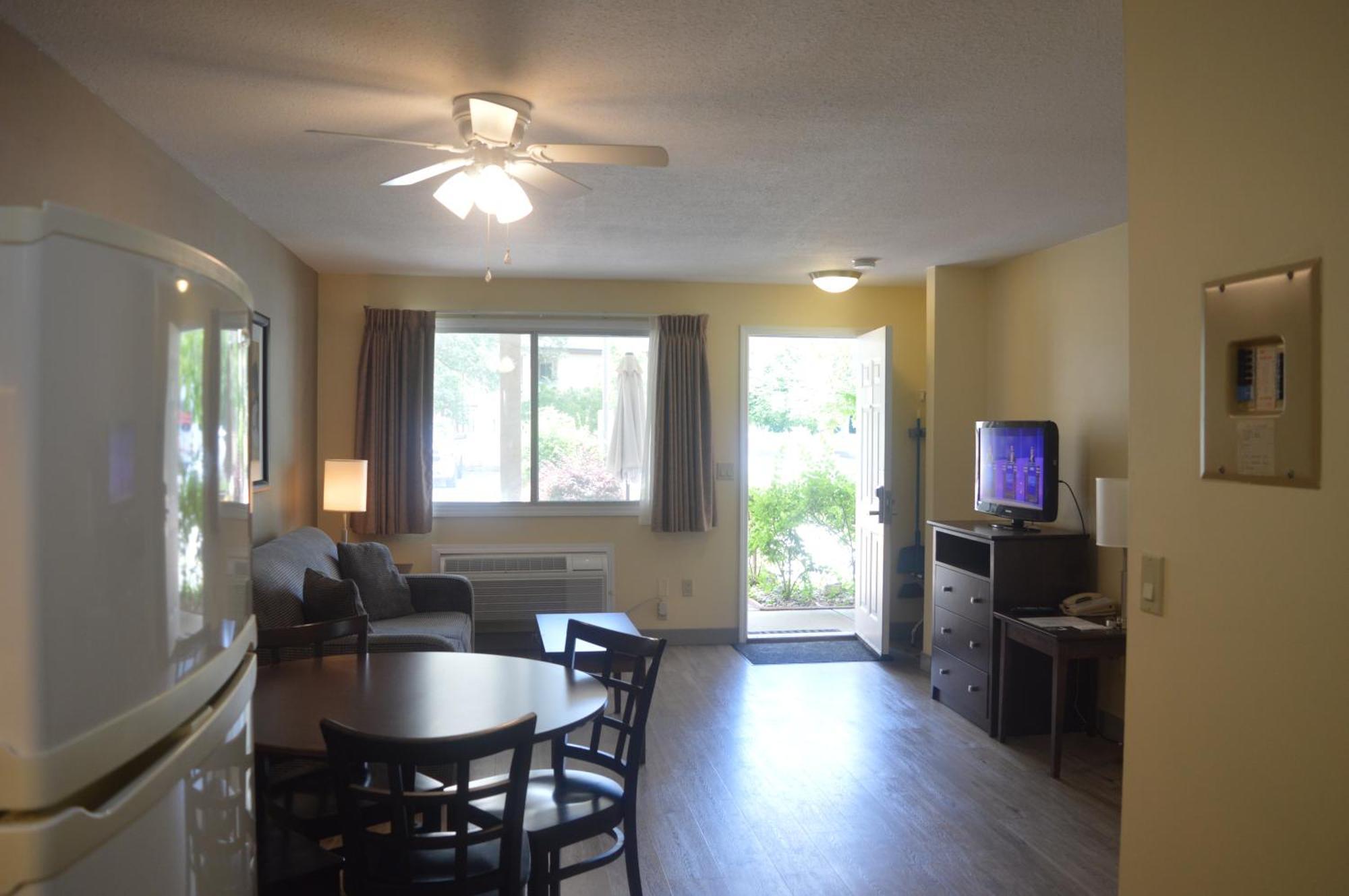 Siesta Suites Kelowna Dış mekan fotoğraf