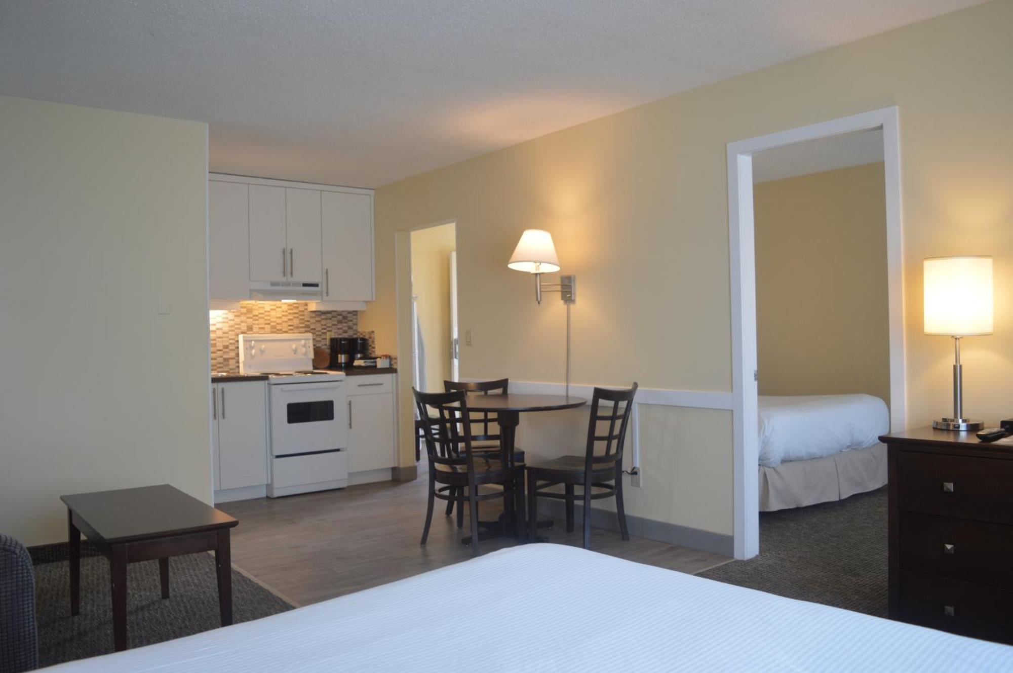 Siesta Suites Kelowna Dış mekan fotoğraf