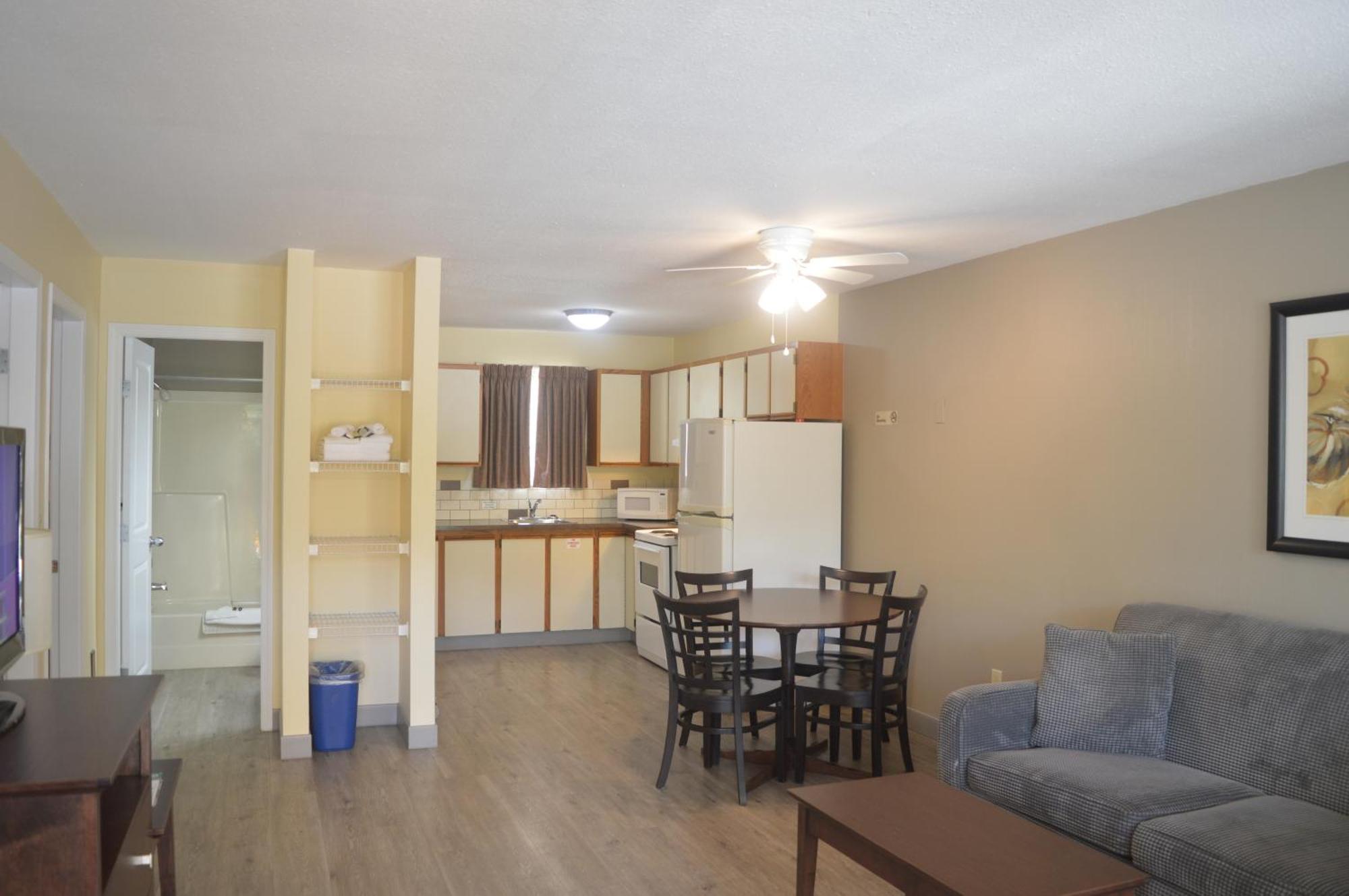 Siesta Suites Kelowna Dış mekan fotoğraf