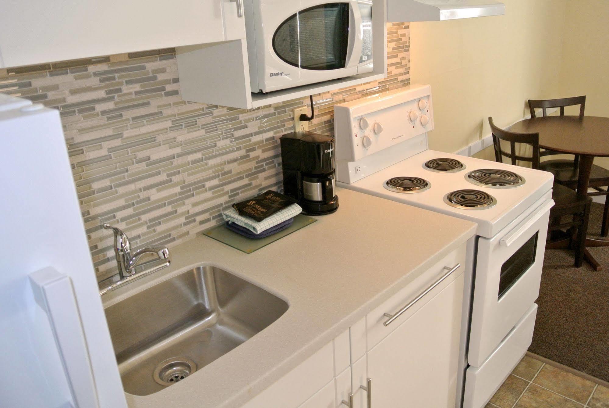 Siesta Suites Kelowna Dış mekan fotoğraf