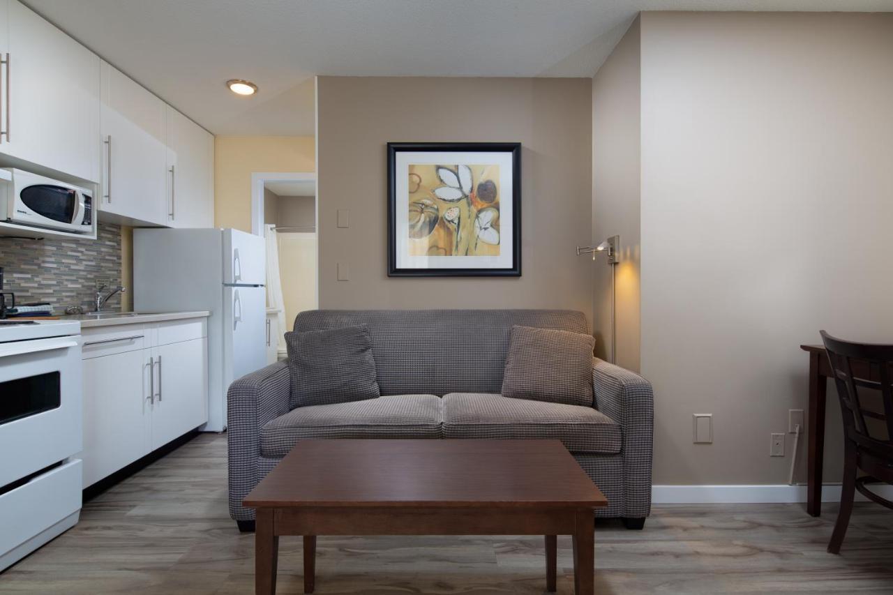 Siesta Suites Kelowna Dış mekan fotoğraf