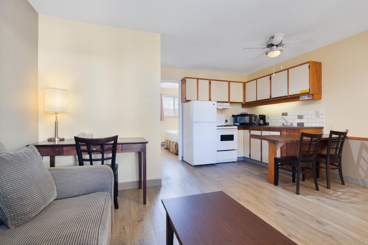 Siesta Suites Kelowna Dış mekan fotoğraf