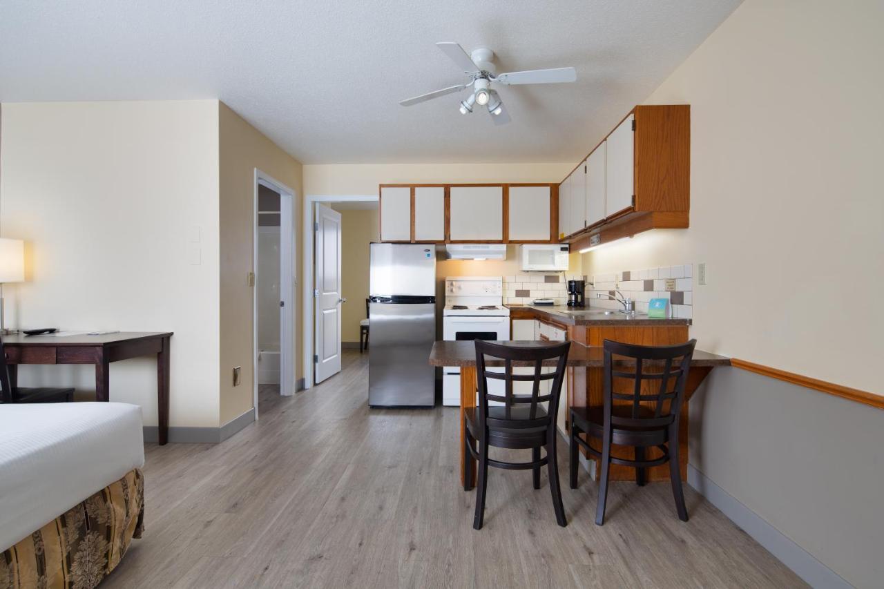 Siesta Suites Kelowna Dış mekan fotoğraf